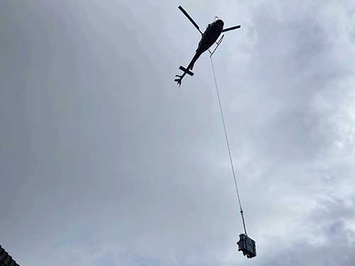 Helikoptertransport eines Flügels